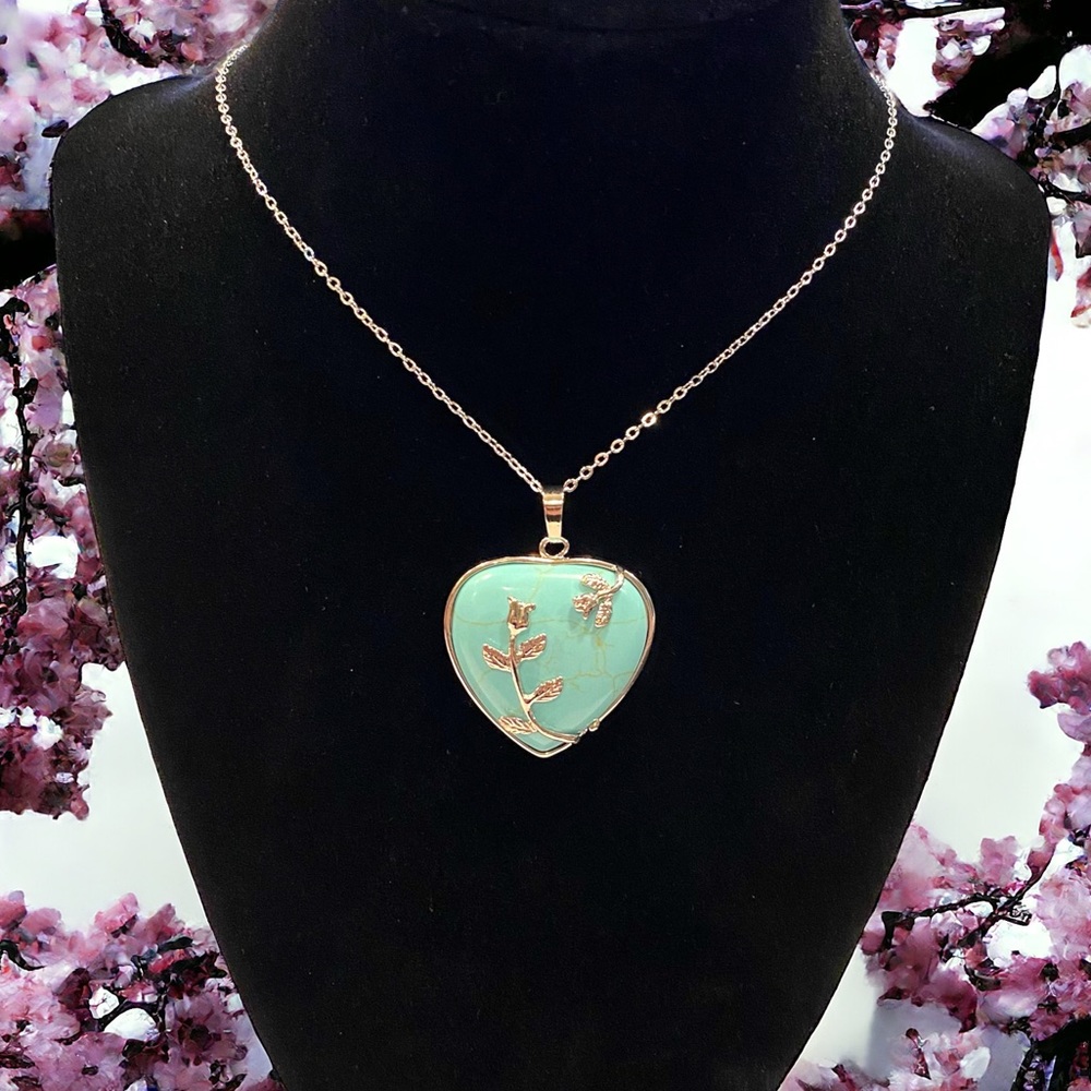 ⭐️SALE⭐️ Turquoise Colored Heart & Rose Stone Necklace 18" ~ Brand New